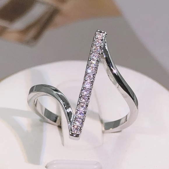 Sterling Silver ring - Picture 1 of 4